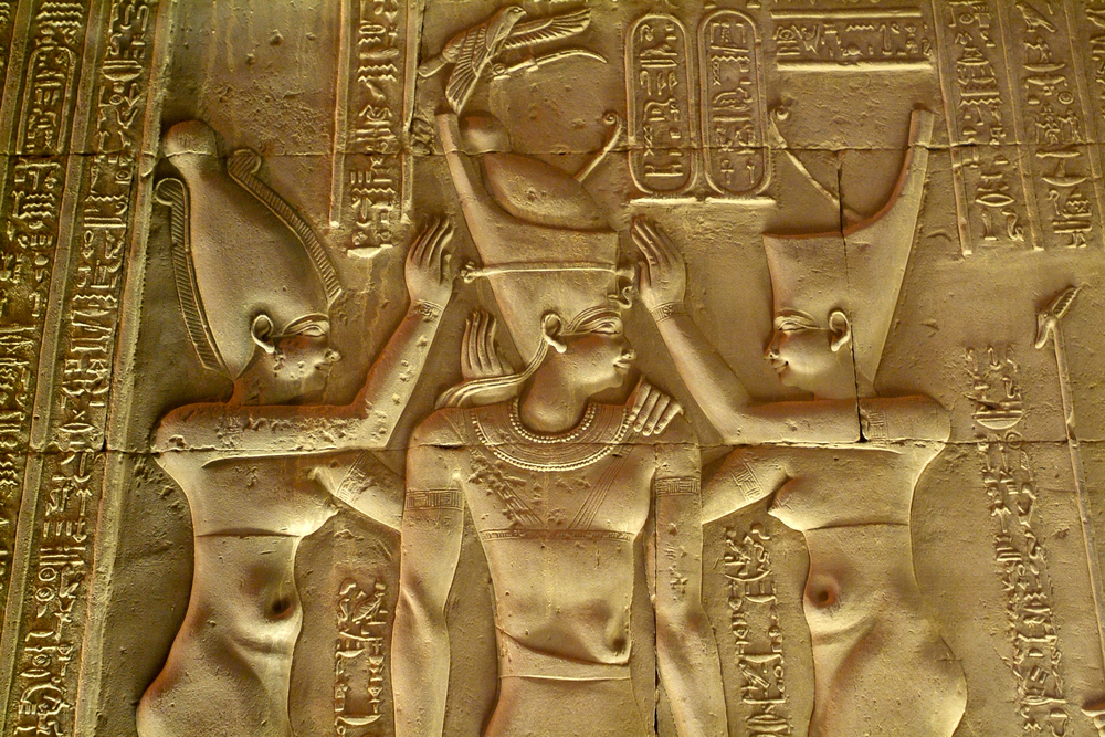  Kom Ombo Tempel, er ist dem Gott Sobek, dem krokodilköpfigen Gott und dem Gott Harroris