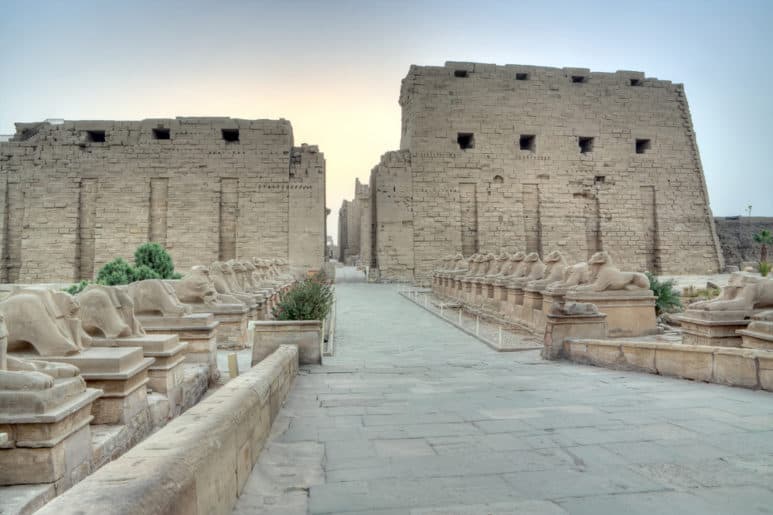 Eingang zum Tempel von Karnak, Luxor, Ägypten