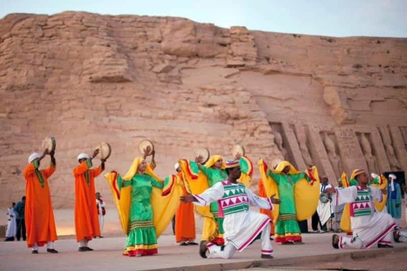 La fête du soleil dans le temple d'Abu Simbel